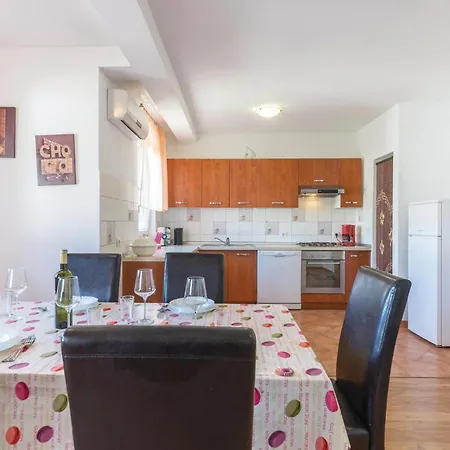 בית נופש Amazing Home In Banjole *