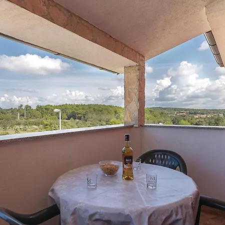 Amazing Home In Banjole באניולה